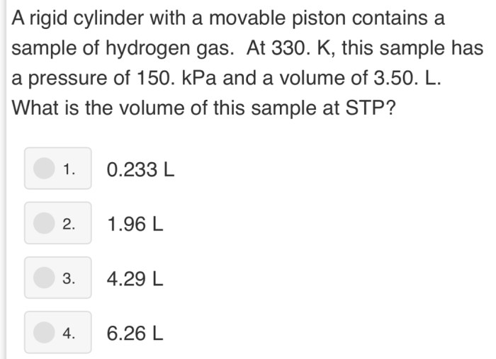 Piston cylinder vapor kpa equilibrium temperature determine constant calculate transferred reaches solved q5