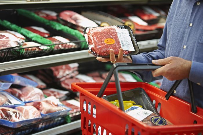 When can raw unpackaged meat be offered for self service